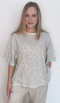 Elevated Essential Tee-Cream/Black