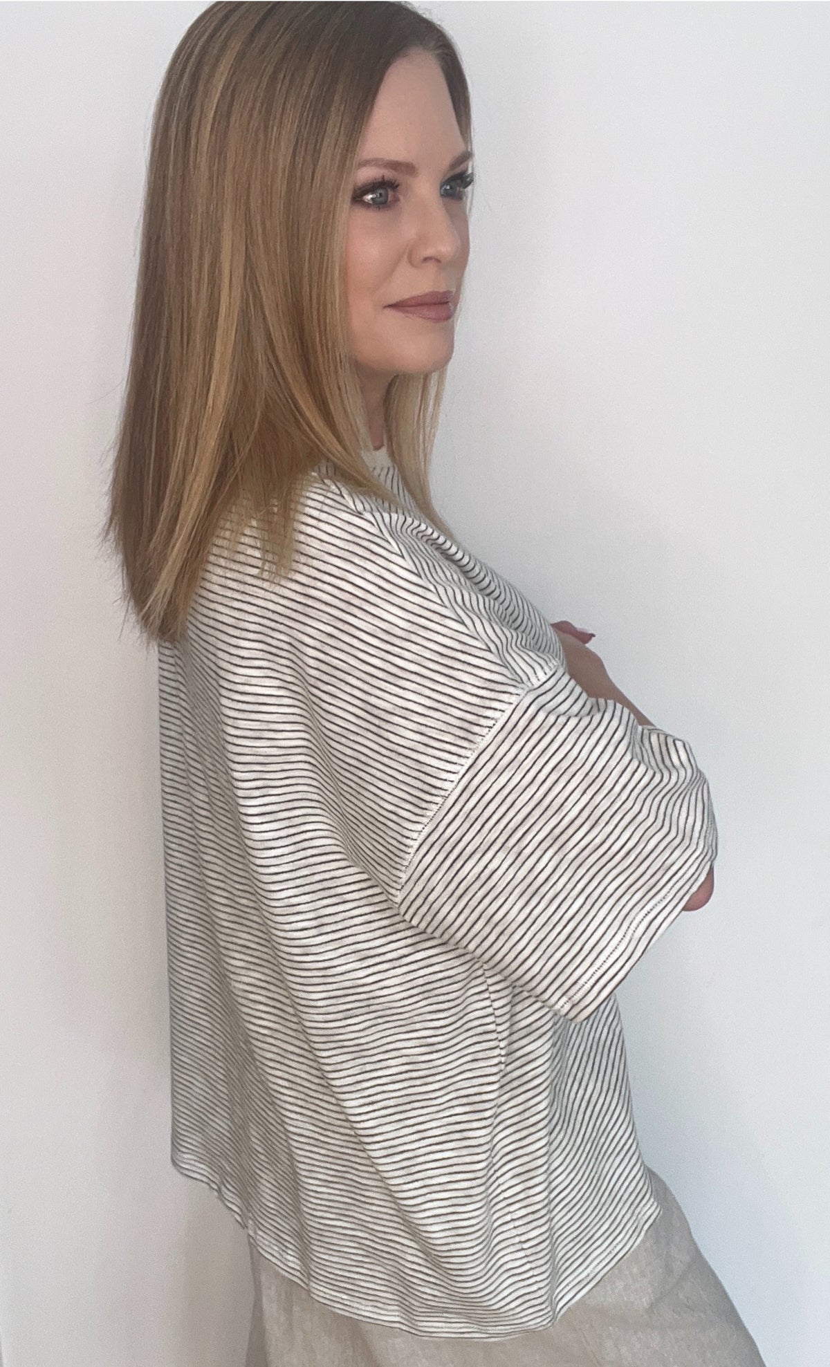 Elevated Essential Tee-Cream/Black