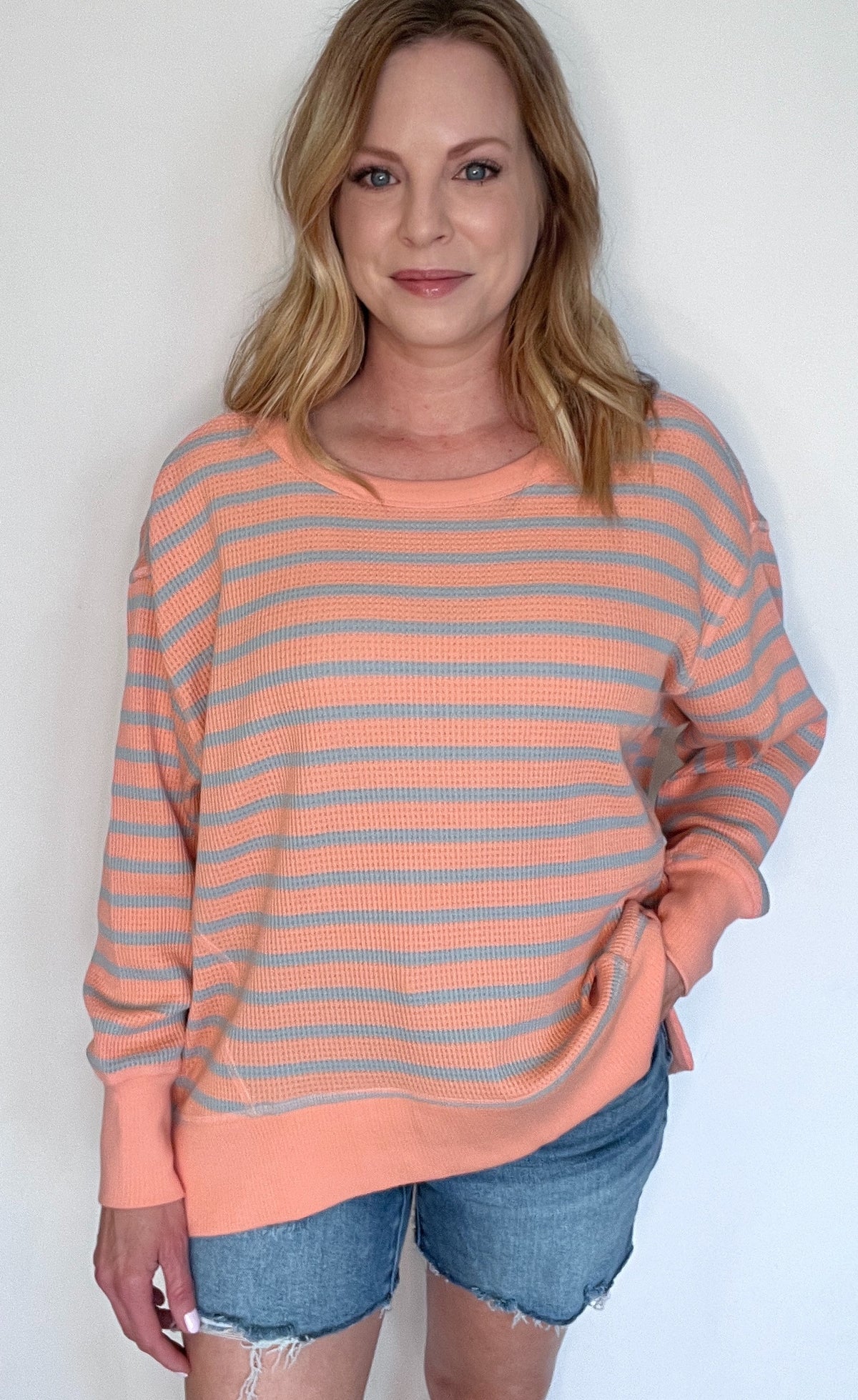 The Day Shift Thermal Top-Salmon/Light Blue