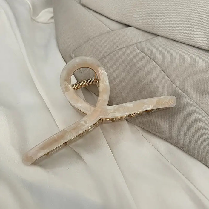 Enchanted Claw Clip-Cream
