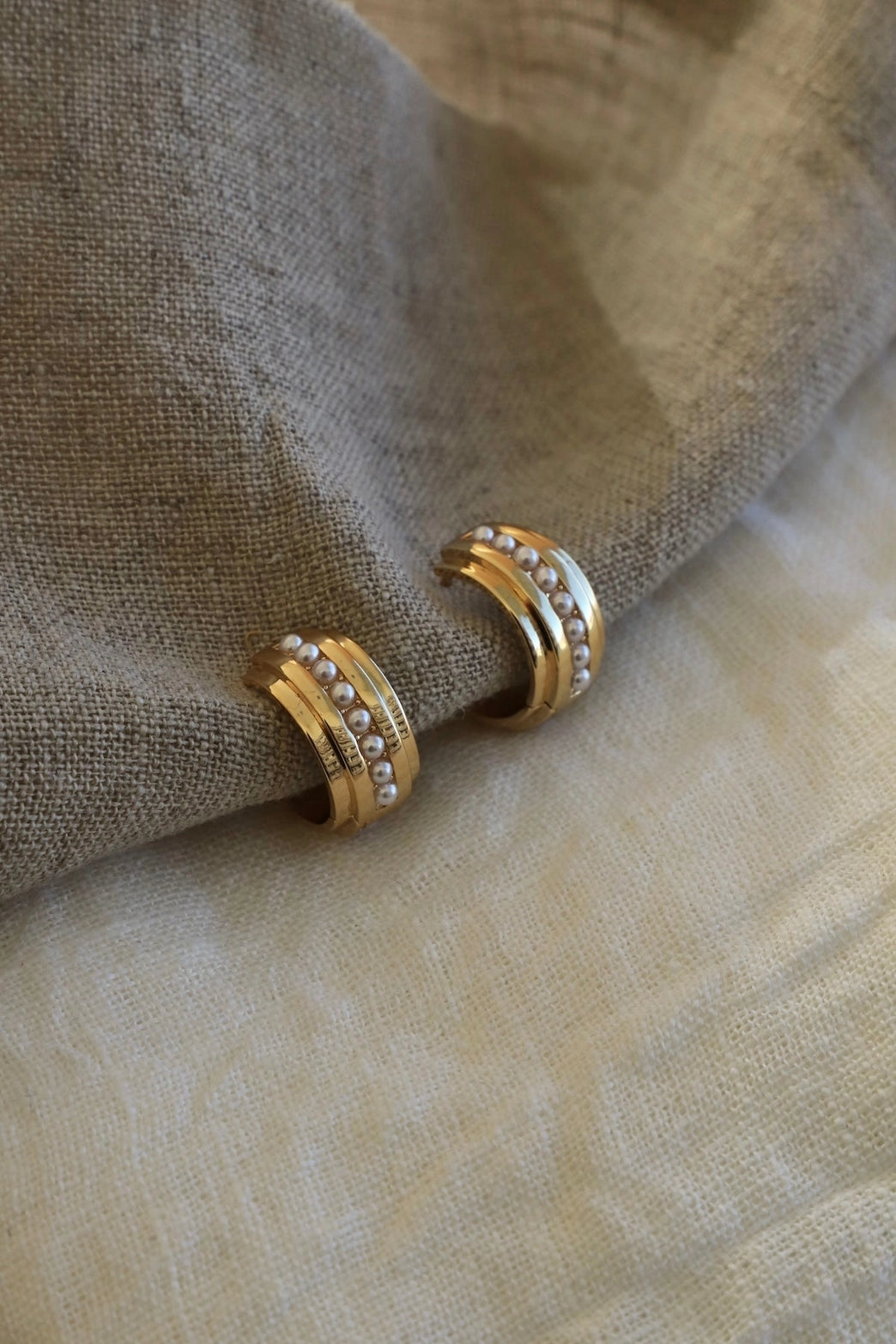 Lucy Hoop Earrings-Gold/Pearl